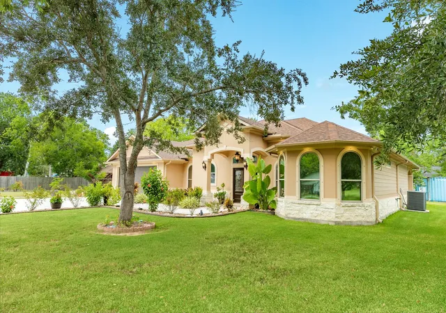 Photo 2 of Single family home for sale at 309 Hickman Ln, Angleton, TX 77515 | MLS# 62273928 | Listing updated on 2026-09-19