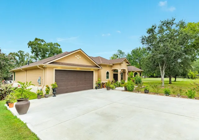 Photo 3 of Single family home for sale at 309 Hickman Ln, Angleton, TX 77515 | MLS# 62273928 | Listing updated on 2026-09-19