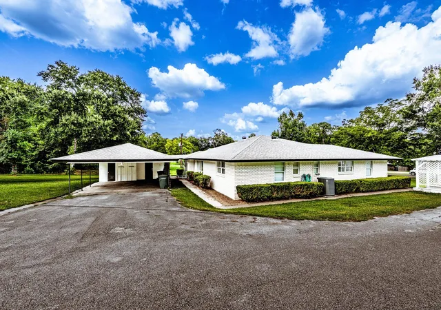 Photo 1 of Sale Pending at 1797 Sh 30 E, Huntsville, TX 77320 | MLS# 71696501 | Listing updated on 2026-09-10