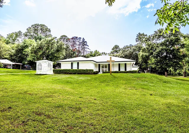 Photo 3 of Sale Pending at 1797 Sh 30 E, Huntsville, TX 77320 | MLS# 71696501 | Listing updated on 2026-09-18
