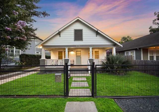 2nd image of 1329 Lawrence St, Houston, TX 77008 | MLS# 70150819