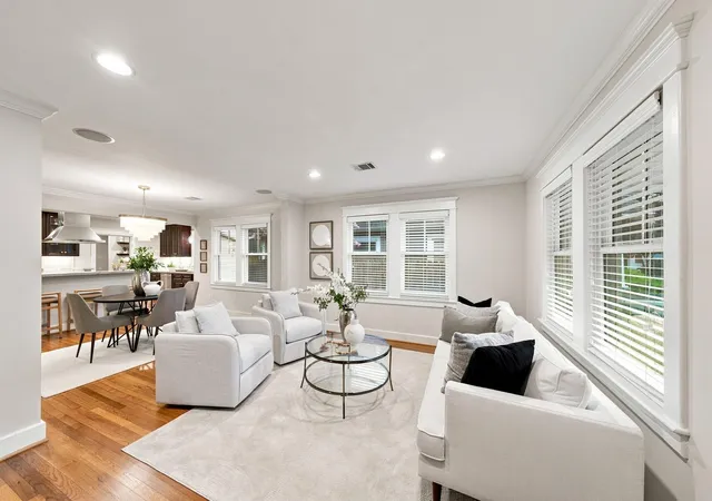 3rd image of 1329 Lawrence St, Houston, TX 77008 | MLS# 70150819