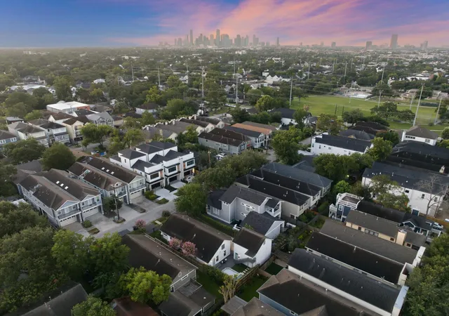 4th image of 1329 Lawrence St, Houston, TX 77008 | MLS# 70150819