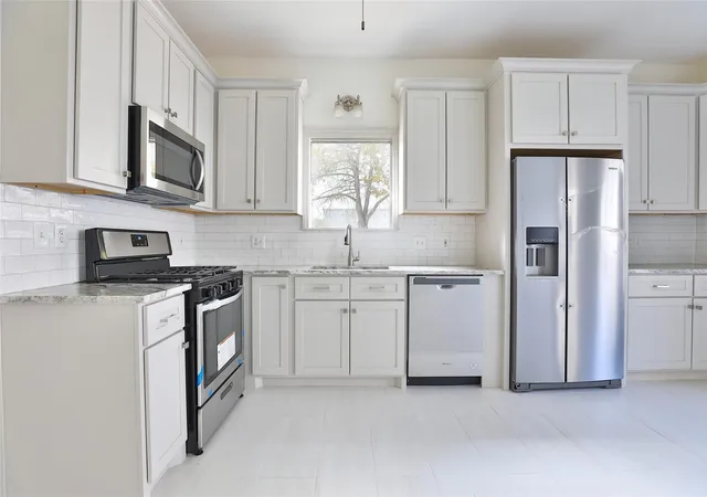 4th image of 816 Hawthorne St, Houston, TX 77006 | MLS# 90675750