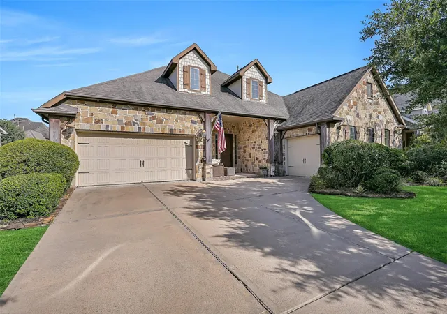 Photo 1 of Sale Pending at 1017 Bolivar Point Ln, Friendswood, TX 77546 | MLS# 11438355 | Listing updated on 2026-09-09