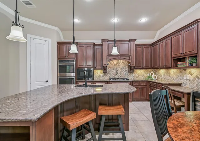 Photo 3 of Sale Pending at 1017 Bolivar Point Ln, Friendswood, TX 77546 | MLS# 11438355 | Listing updated on 2026-09-09