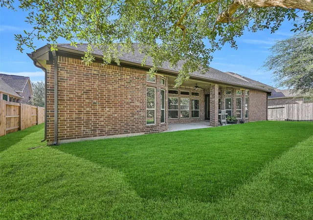 Photo 4 of Sale Pending at 1017 Bolivar Point Ln, Friendswood, TX 77546 | MLS# 11438355 | Listing updated on 2026-09-09