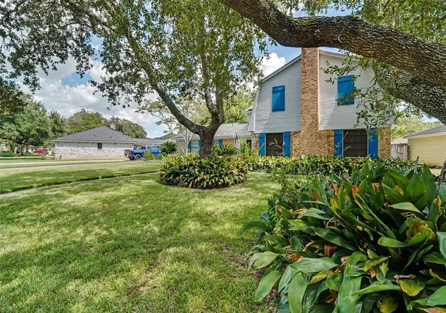 Photo 3 of Sale Pending at 2316 Acacia St, League City, TX 77573 | MLS# 68452263 | Listing updated on 2026-09-10