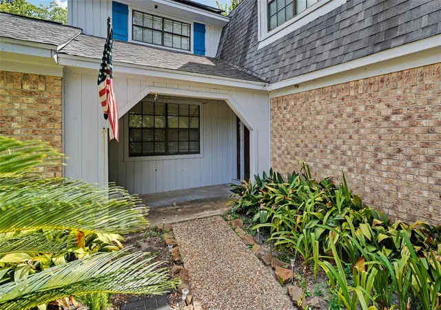 Photo 3 of Sale Pending at 2316 Acacia St, League City, TX 77573 | MLS# 68452263 | Listing updated on 2026-09-10