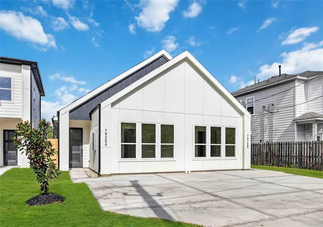 2nd image of 7926 Jester St #A-D, Houston, TX 77051 | MLS# 46554073