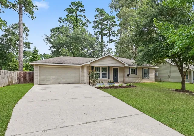 Photo 3 of Sale Pending at 10807 Royal Tricia Dr, Conroe, TX 77303 | MLS# 43360851 | Listing updated on 2026-09-16