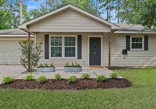 Photo 3 of Sale Pending at 10807 Royal Tricia Dr, Conroe, TX 77303 | MLS# 43360851 | Listing updated on 2026-09-16