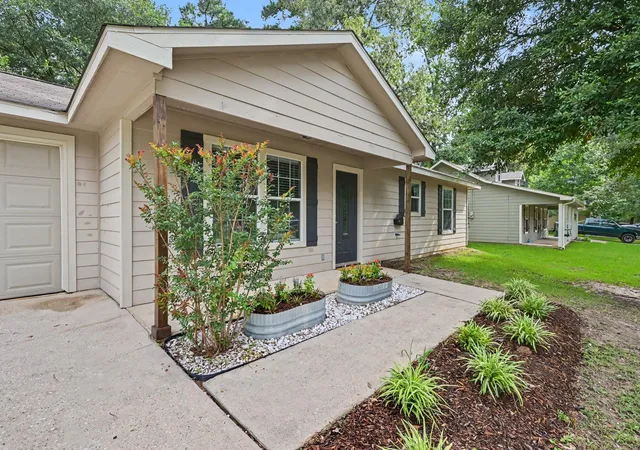 Photo 4 of Sale Pending at 10807 Royal Tricia Dr, Conroe, TX 77303 | MLS# 43360851 | Listing updated on 2026-09-16
