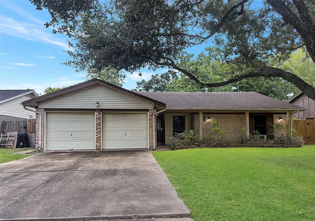 2nd image of 807 Kirkwood Dr, Stafford, TX 77477 | MLS# 21877657