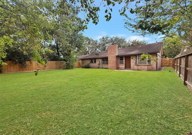 4th image of 807 Kirkwood Dr, Stafford, TX 77477 | MLS# 21877657
