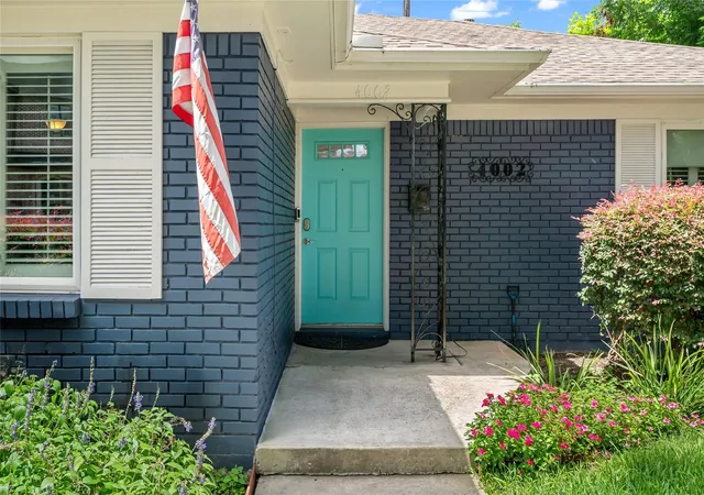 2nd image of 4002 Drummond St, Houston, TX 77025 | MLS# 46622287