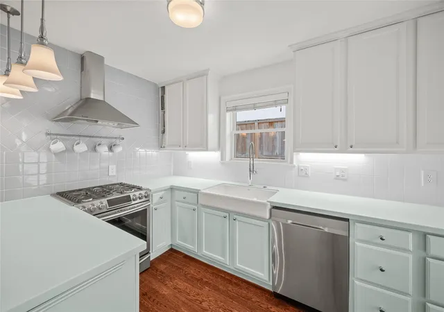Photo 3 of Sale Pending at 4002 Drummond St, Houston, TX 77025 | MLS# 46622287 | Listing updated on 2026-09-12