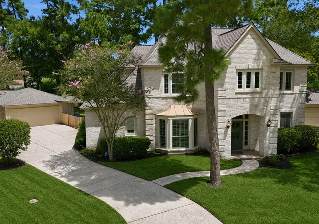 Photo 2 of Sale Pending at 34 Gallant Oak Pl, Spring, TX 77381 | MLS# 58768467 | Listing updated on 2026-08-31