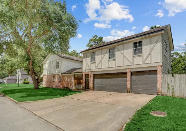 Photo 3 of Single family home for sale at 11902 Fawnview Dr, Houston, TX 77070 | MLS# 45027616 | Listing updated on 2026-09-15