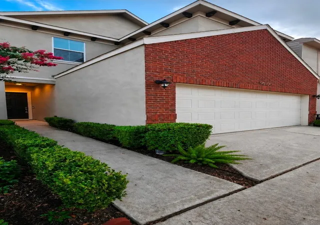 2nd image of 9517 Cedarpost Square St, Houston, TX 77055 | MLS# 22994453