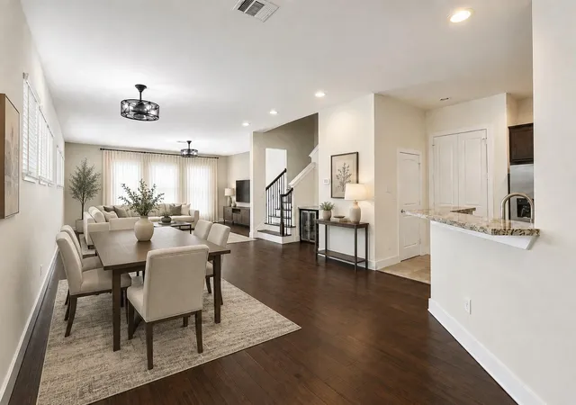 4th image of 9517 Cedarpost Square St, Houston, TX 77055 | MLS# 22994453