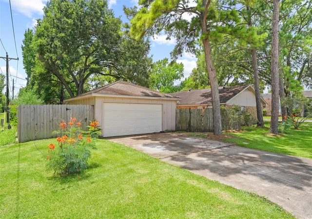 15th image of 2001 Lamar Dr, Richmond, TX 77469 | MLS# 34529129