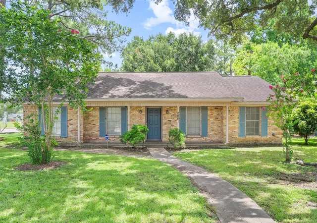 1st image of 2001 Lamar Dr, Richmond, TX 77469 | MLS# 34529129