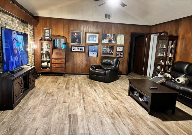 4th image of 2001 Lamar Dr, Richmond, TX 77469 | MLS# 34529129