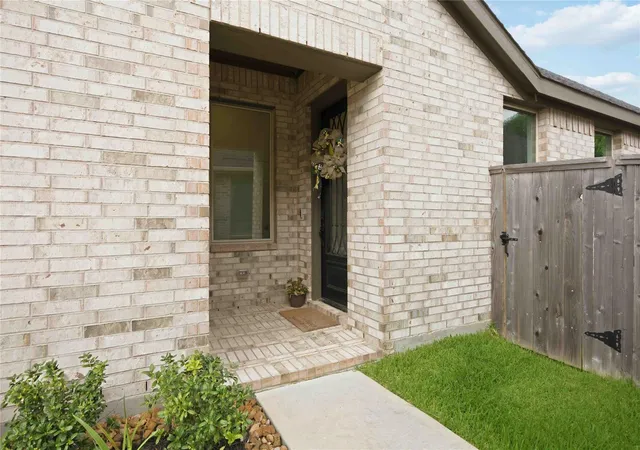 Photo 3 of Single family home for sale at 35432 Woodtrace Cir, Pinehurst, TX 77362 | MLS# 86723016 | Listing updated on 2026-09-11