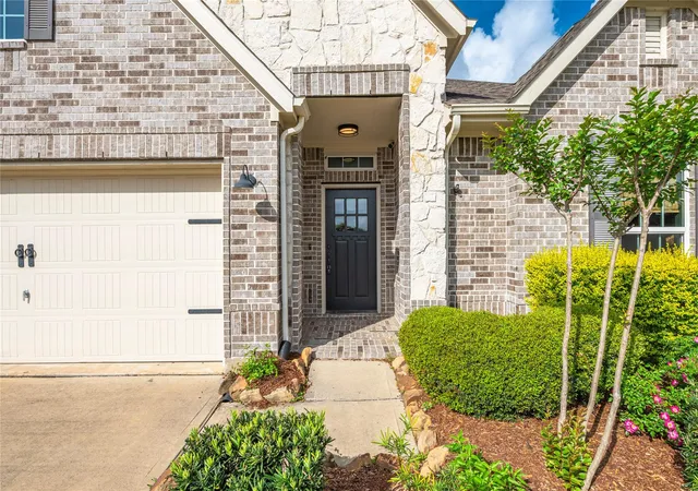 Photo 3 of Single family home for sale at 1851 Belle Pl, Alvin, TX 77511 | MLS# 40650755 | Listing updated on 2026-09-10