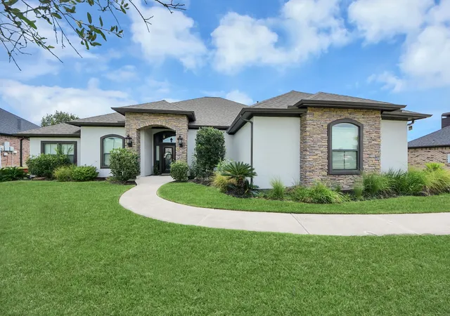 Photo 2 of Sale Pending at 11726 W Grand Pond Dr, Montgomery, TX 77356 | MLS# 37929098 | Listing updated on 2026-08-28