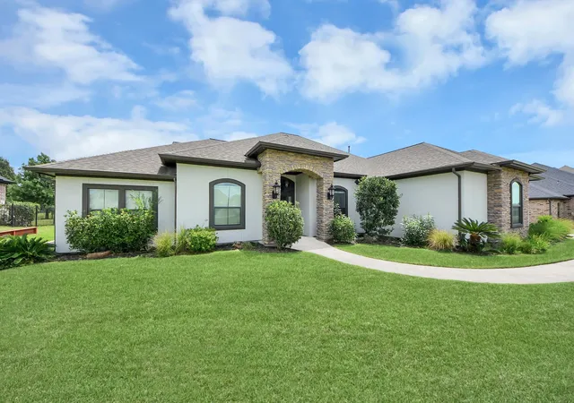 Photo 3 of Sale Pending at 11726 W Grand Pond Dr, Montgomery, TX 77356 | MLS# 37929098 | Listing updated on 2026-08-28