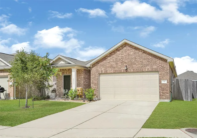 Photo 2 of Sale Pending at 7311 Roseshine Dr, Houston, TX 77049 | MLS# 52281918 | Listing updated on 2026-09-05