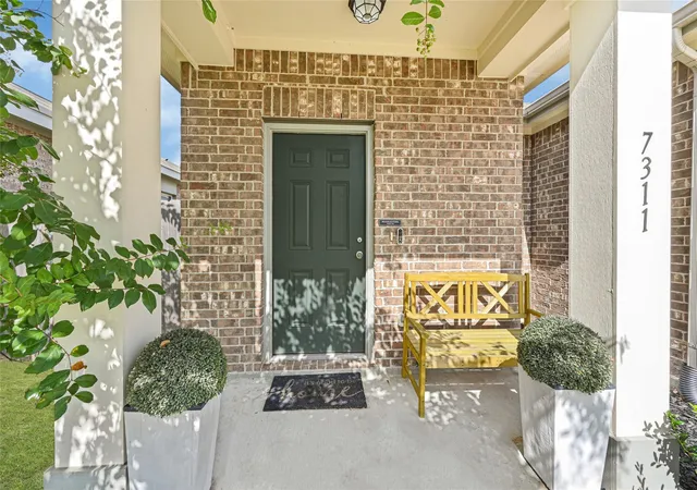 Photo 3 of Sale Pending at 7311 Roseshine Dr, Houston, TX 77049 | MLS# 52281918 | Listing updated on 2026-09-05