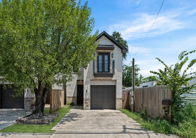 Photo 2 of Single family home for sale at 7327 Market St, Houston, TX 77020 | MLS# 39425638 | Listing updated on 2026-08-31