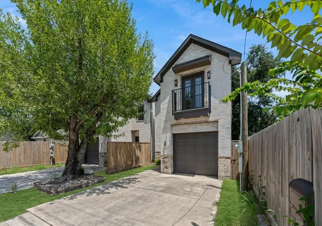Photo 3 of Single family home for sale at 7327 Market St, Houston, TX 77020 | MLS# 39425638 | Listing updated on 2026-08-31