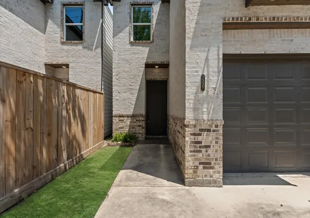 Photo 3 of Single family home for sale at 7327 Market St, Houston, TX 77020 | MLS# 39425638 | Listing updated on 2026-08-31