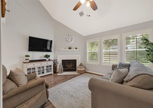 3rd image of 2814 Rolling Fog Dr, Friendswood, TX 77546 | MLS# 79910211