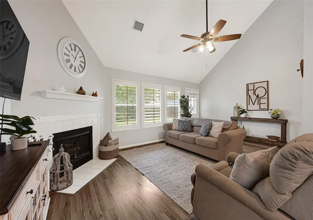 4th image of 2814 Rolling Fog Dr, Friendswood, TX 77546 | MLS# 79910211