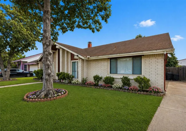 Photo 2 of Single family home for sale at 8611 Humphreys Dr, Houston, TX 77083 | MLS# 49318086 | Listing updated on 2026-08-15