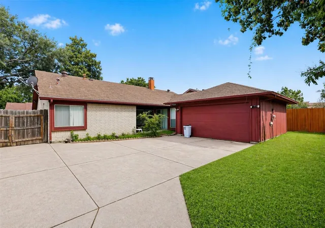 Photo 3 of Single family home for sale at 8611 Humphreys Dr, Houston, TX 77083 | MLS# 49318086 | Listing updated on 2026-08-15