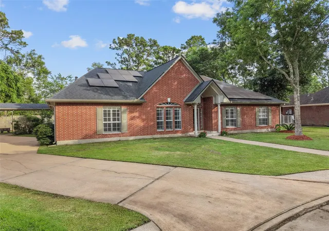 3rd image of 816 Sherwood Forest Dr, Dickinson, TX 77539 | MLS# 31214834