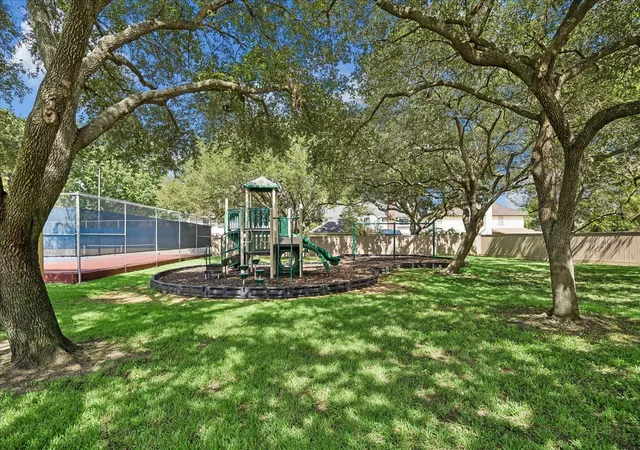 30th image of 813 Lakeview Dr, Sugar Land, TX 77498 | MLS# 19633158