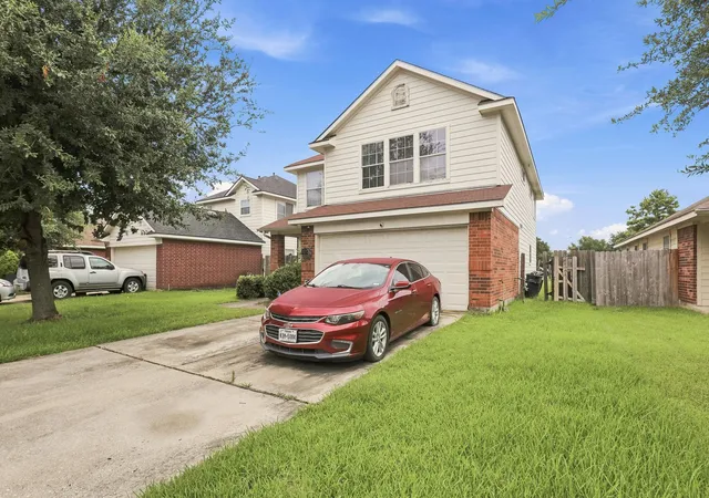 Photo 2 of Single family home for sale at 12531 Thistle Crk Ct, Houston, TX 77044 | MLS# 15886316 | Listing updated on 2026-09-03