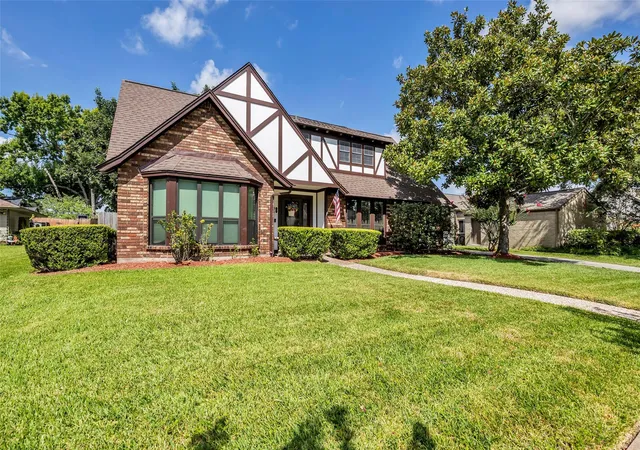 2nd image of 15178 Diana Ln, Houston, TX 77062 | MLS# 23061031