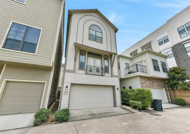 1st image of 905 Garden Oaks Tr, Houston, TX 77018 | MLS# 8317922