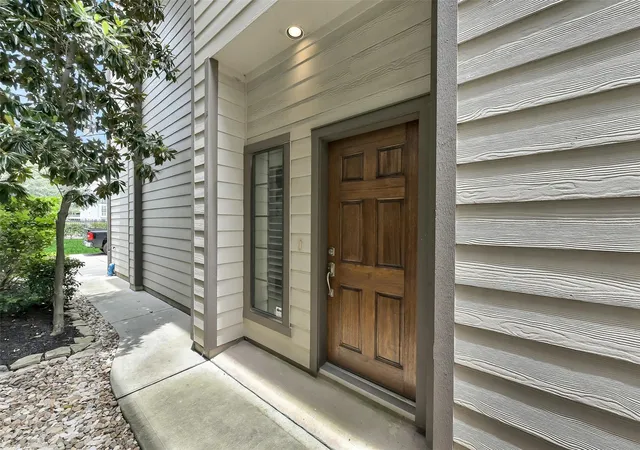 2nd image of 905 Garden Oaks Tr, Houston, TX 77018 | MLS# 8317922