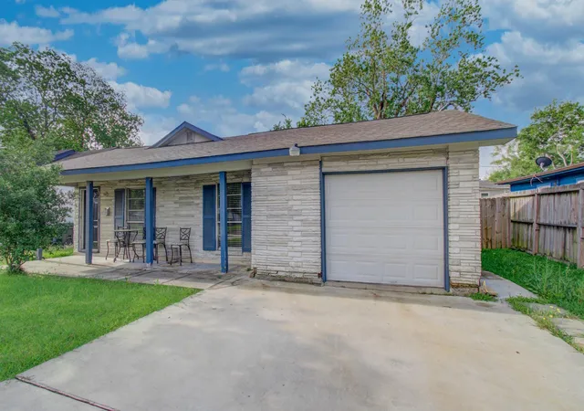Photo 2 of Single family home for sale at 510 Roper St, Houston, TX 77034 | MLS# 60436274 | Listing updated on 2026-08-14