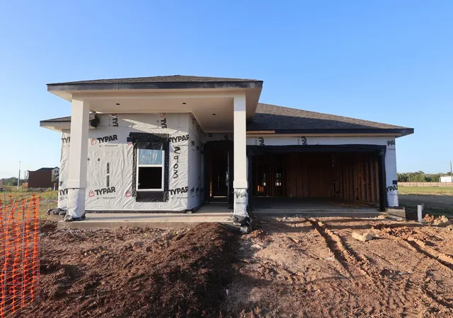 Photo 3 of Single family home for sale at 2903 Silver Forest St, Angleton, TX 77515 | MLS# 49508813 | Listing updated on 2026-09-11