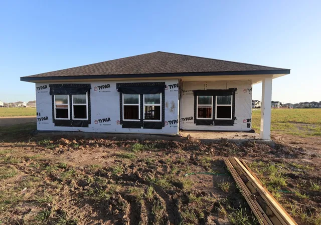 Photo 3 of Single family home for sale at 2903 Silver Forest St, Angleton, TX 77515 | MLS# 49508813 | Listing updated on 2026-09-11